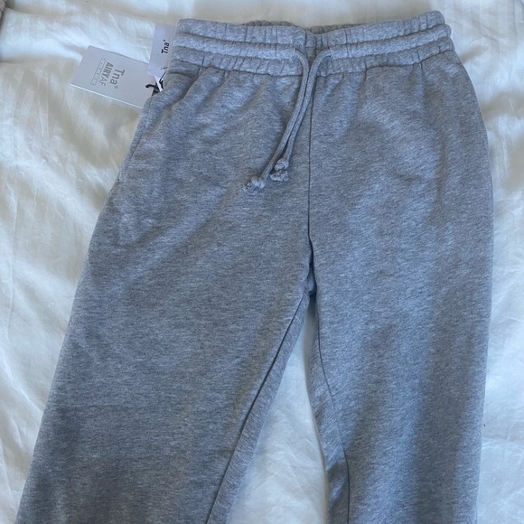 ❤️SOLD❤️ Heather Dover Grey Sweatpants - Picture 4 of 5